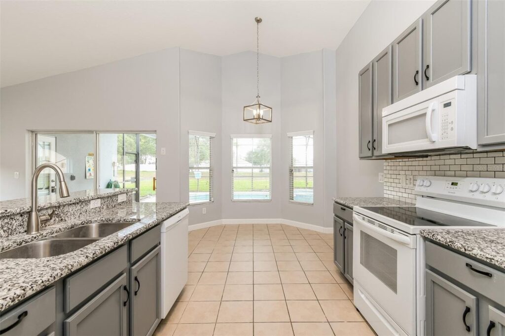 Kitchen before renovation