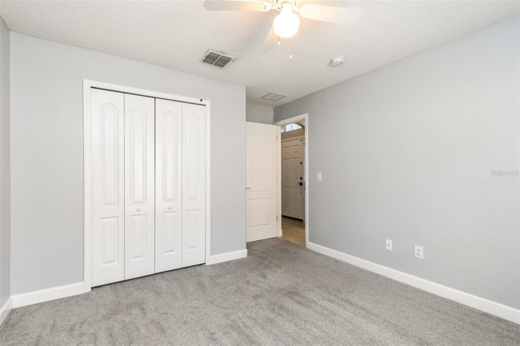 Living room before renovation