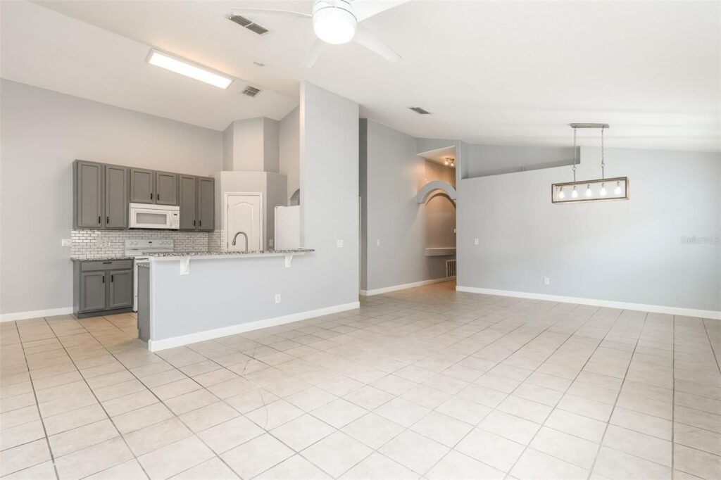 Living room before renovation
