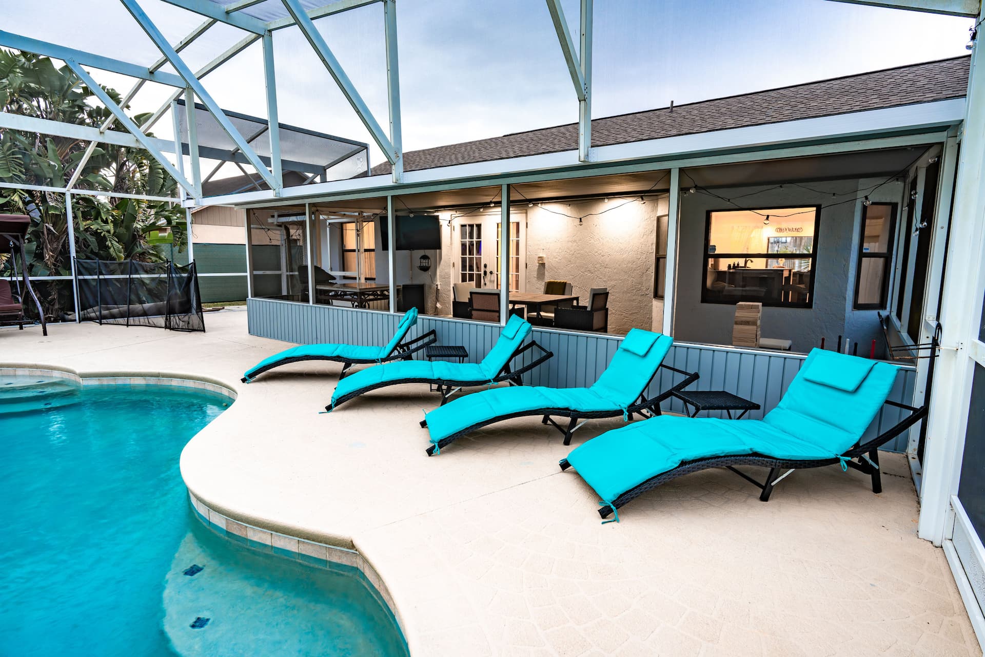 Kissimmee Luxury Villa — grand exterior