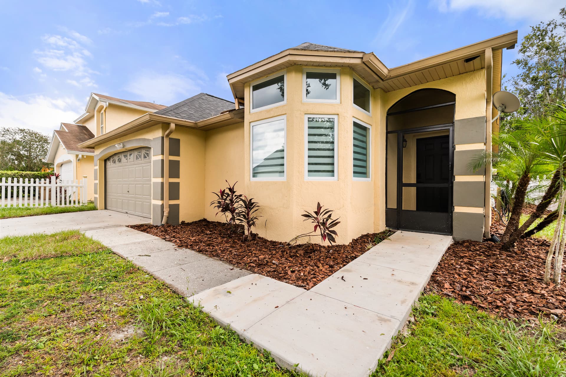Kissimmee Luxury Villa — gourmet kitchen