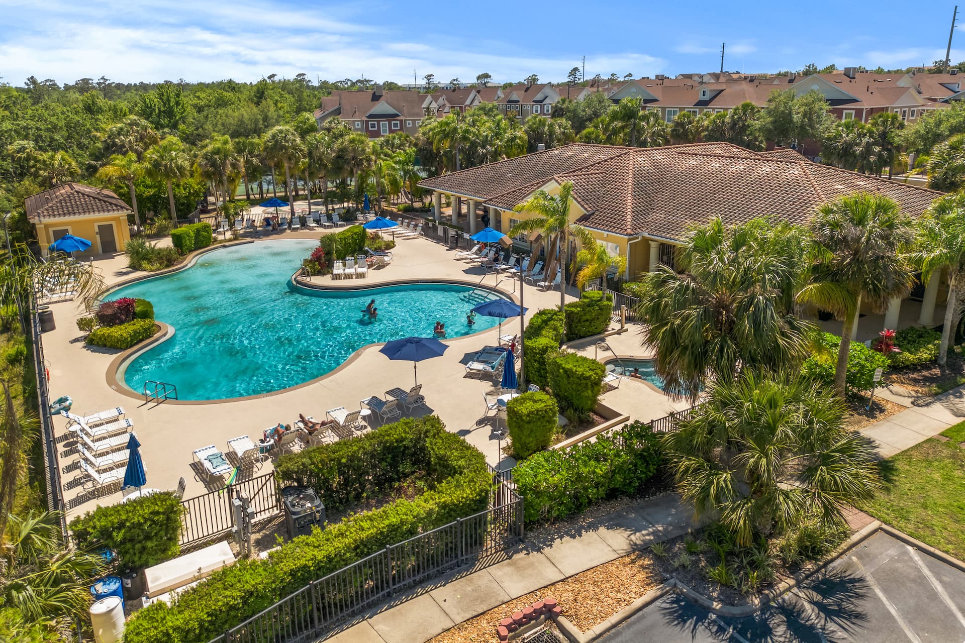 Kissimmee Luxury Villa — gourmet kitchen