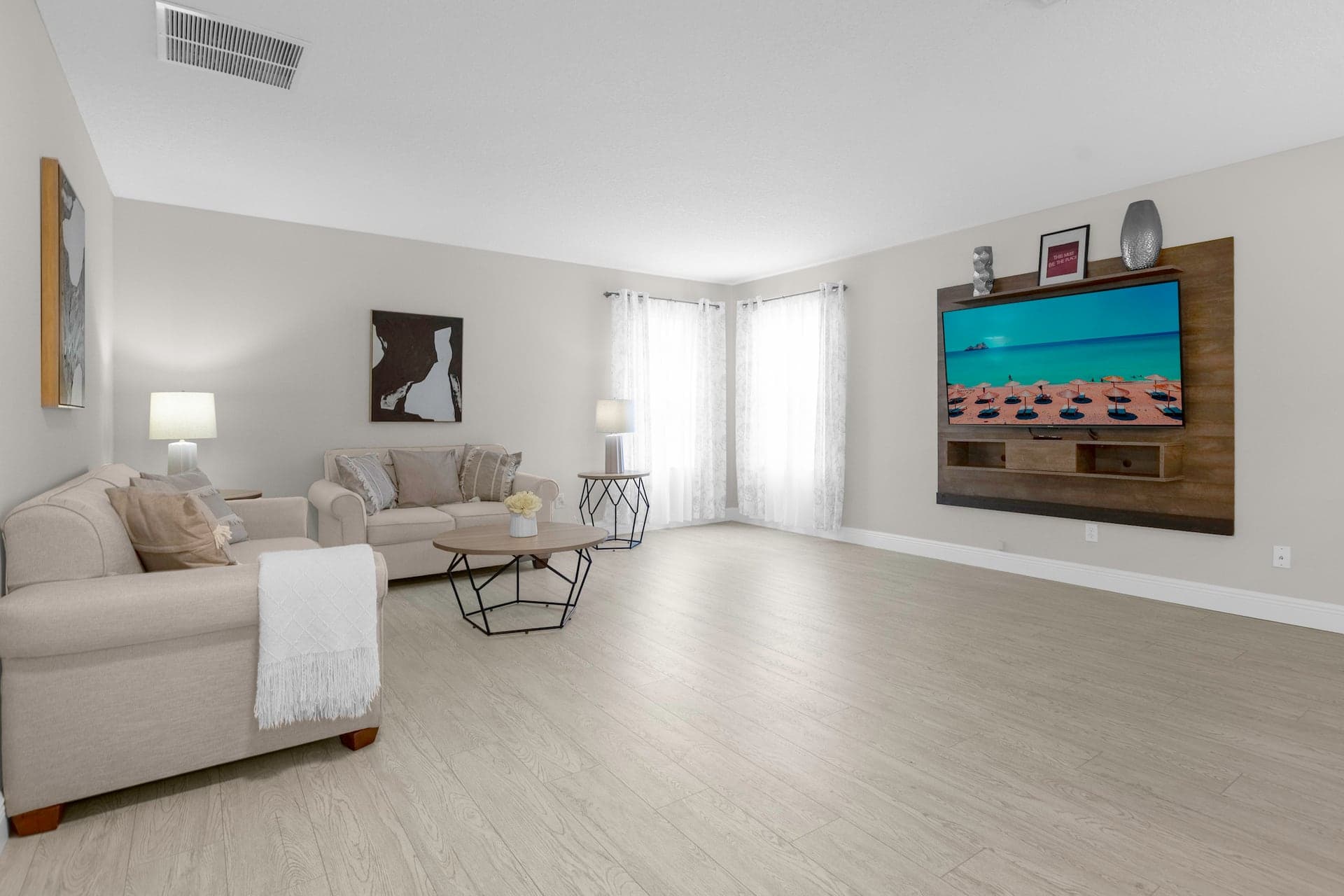 Kissimmee Luxury Villa — gourmet kitchen