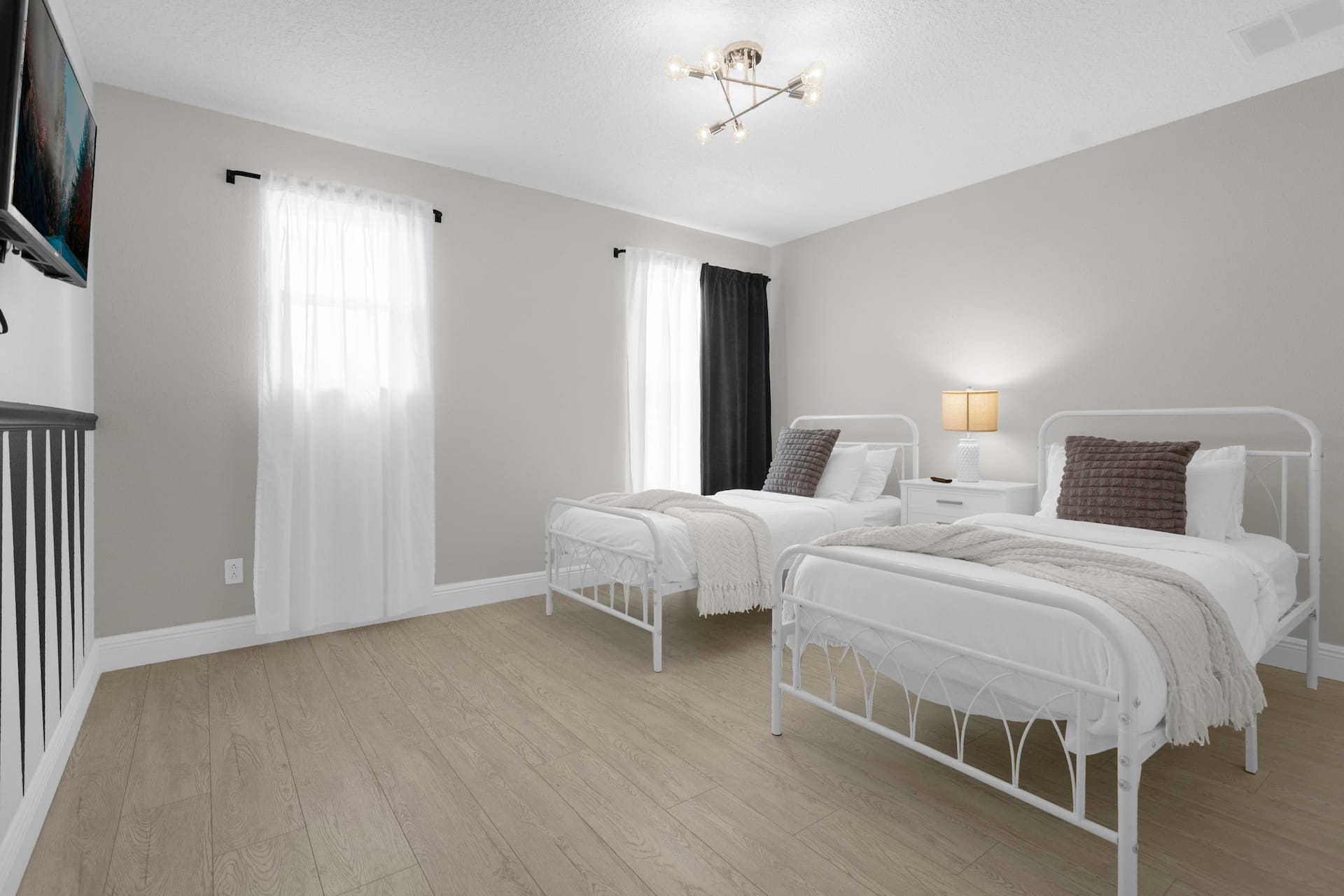Kissimmee Luxury Villa — cozy family area