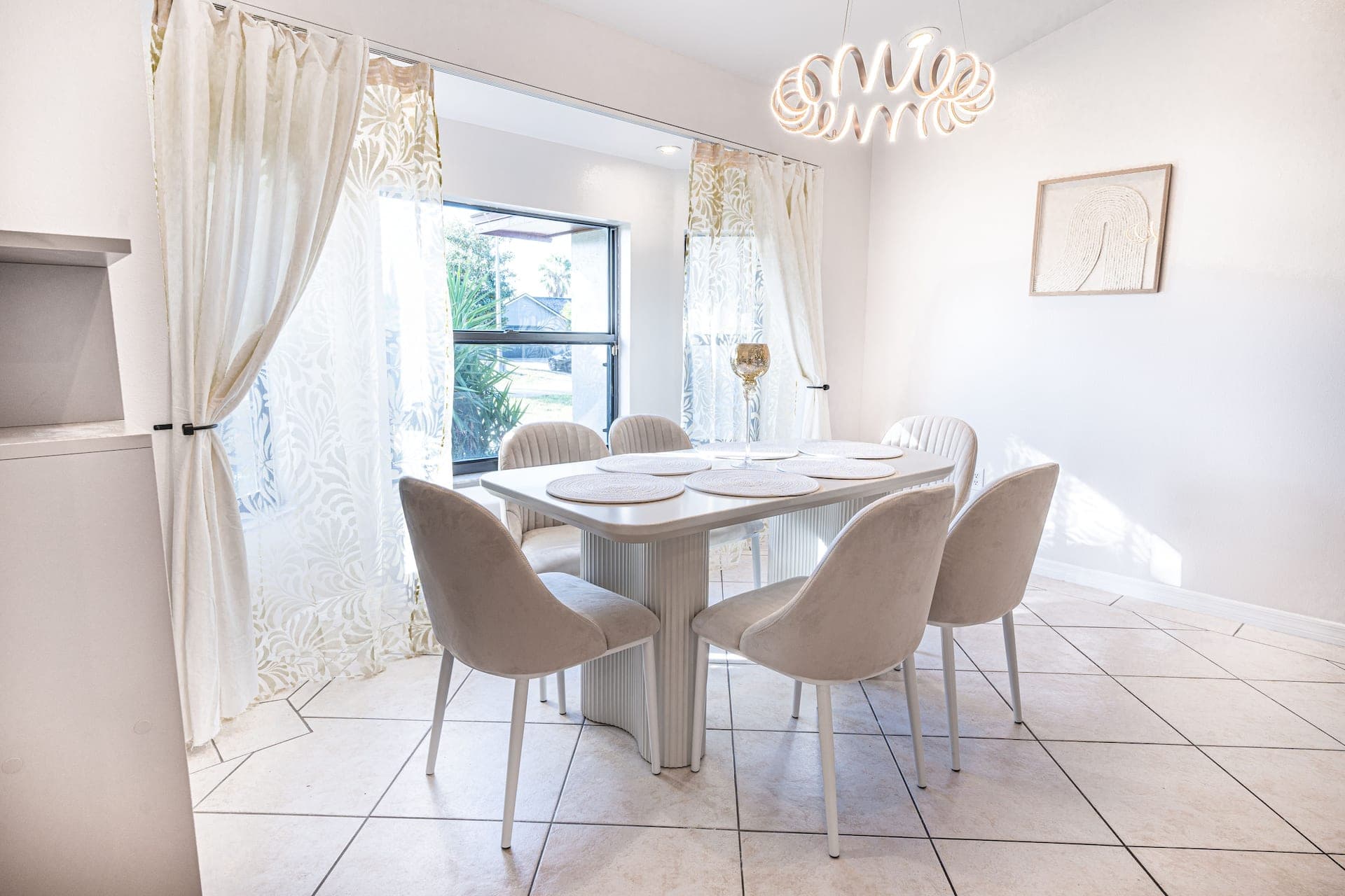 Kissimmee Luxury Villa — cozy family area
