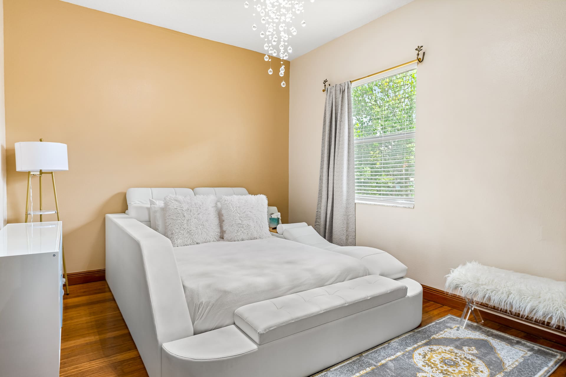 LAKEVIEW CHIC — photo 8