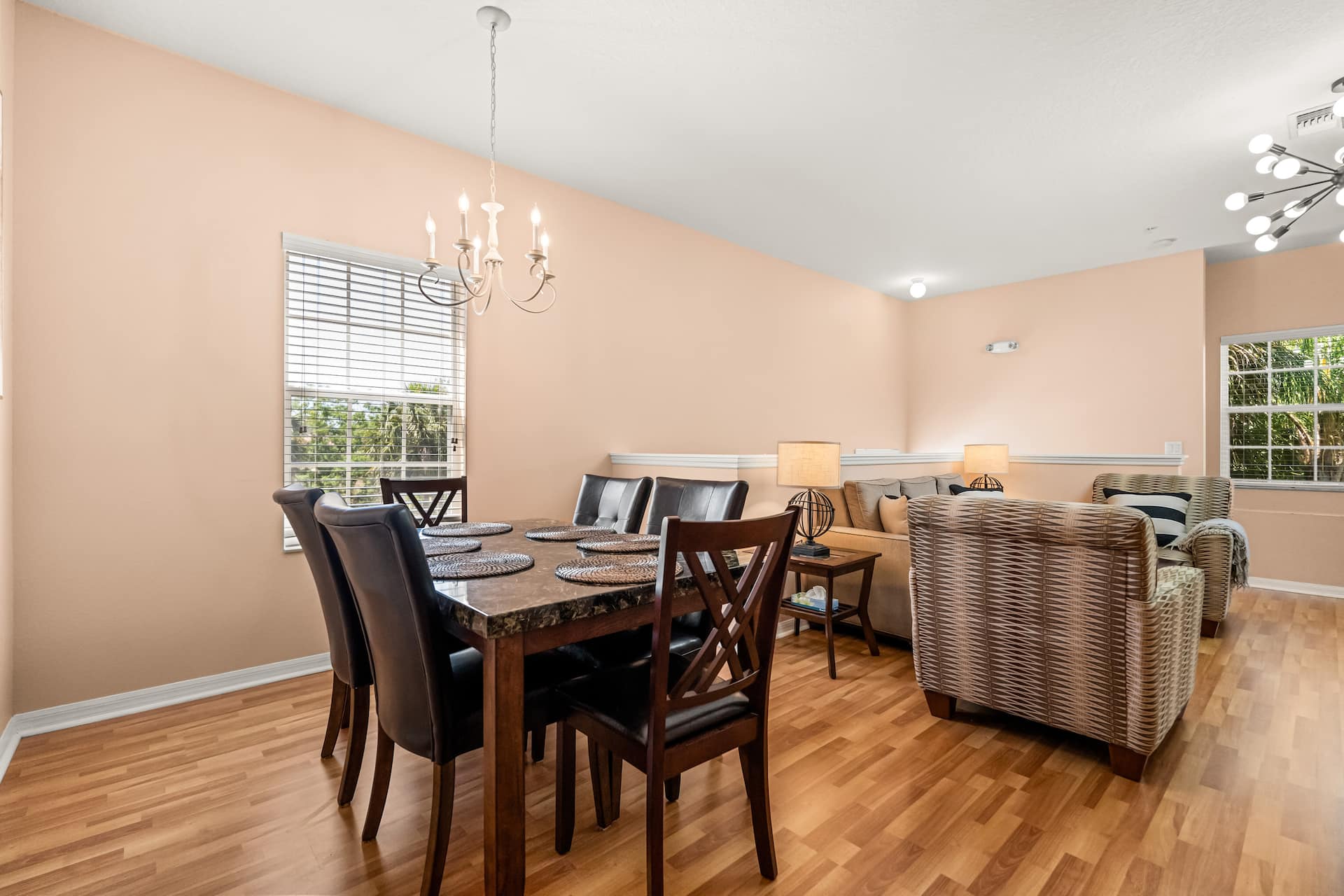 WARM & SUNNY CONDO — photo 9