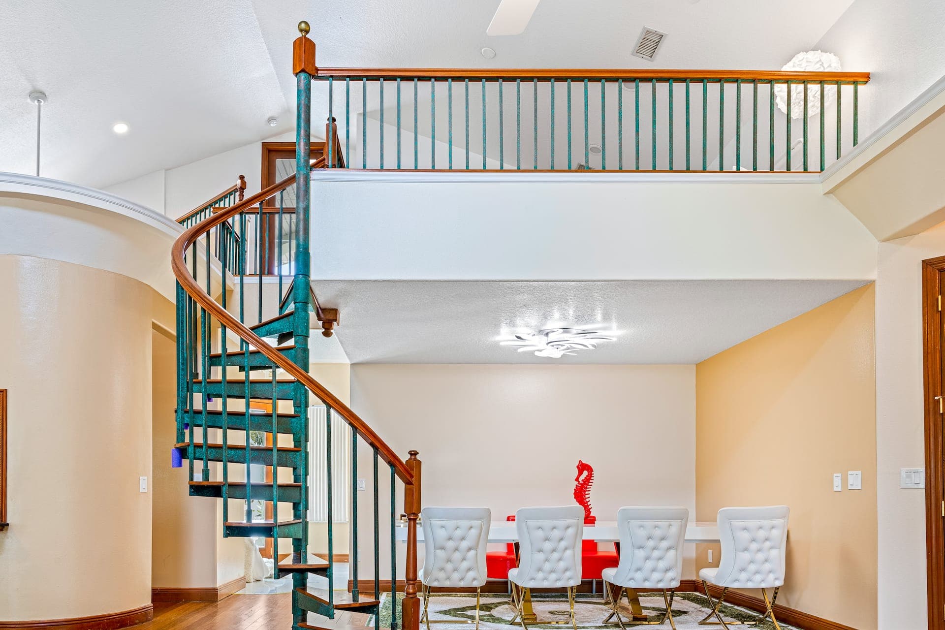 LAKEVIEW CHIC — photo 9
